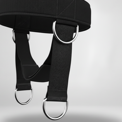 Détail du Strike Edge Neck Harness – Harnais de nuque avec sangle renforcée et anneaux métal | Detail of Strike Edge neck harness with reinforced strap for fitness and recovery